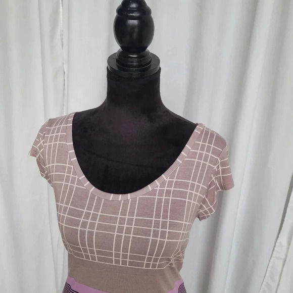 Fossil Women's Short Sleeve Tan Purple Design Knit Top Tee Striped Rayon S Small - Picture 8 of 10